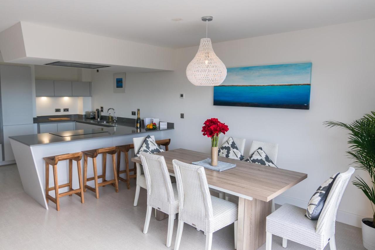 Apartment 3 Waterstone House - Sea Front Apartment, Hot Tub Tenby Exterior foto