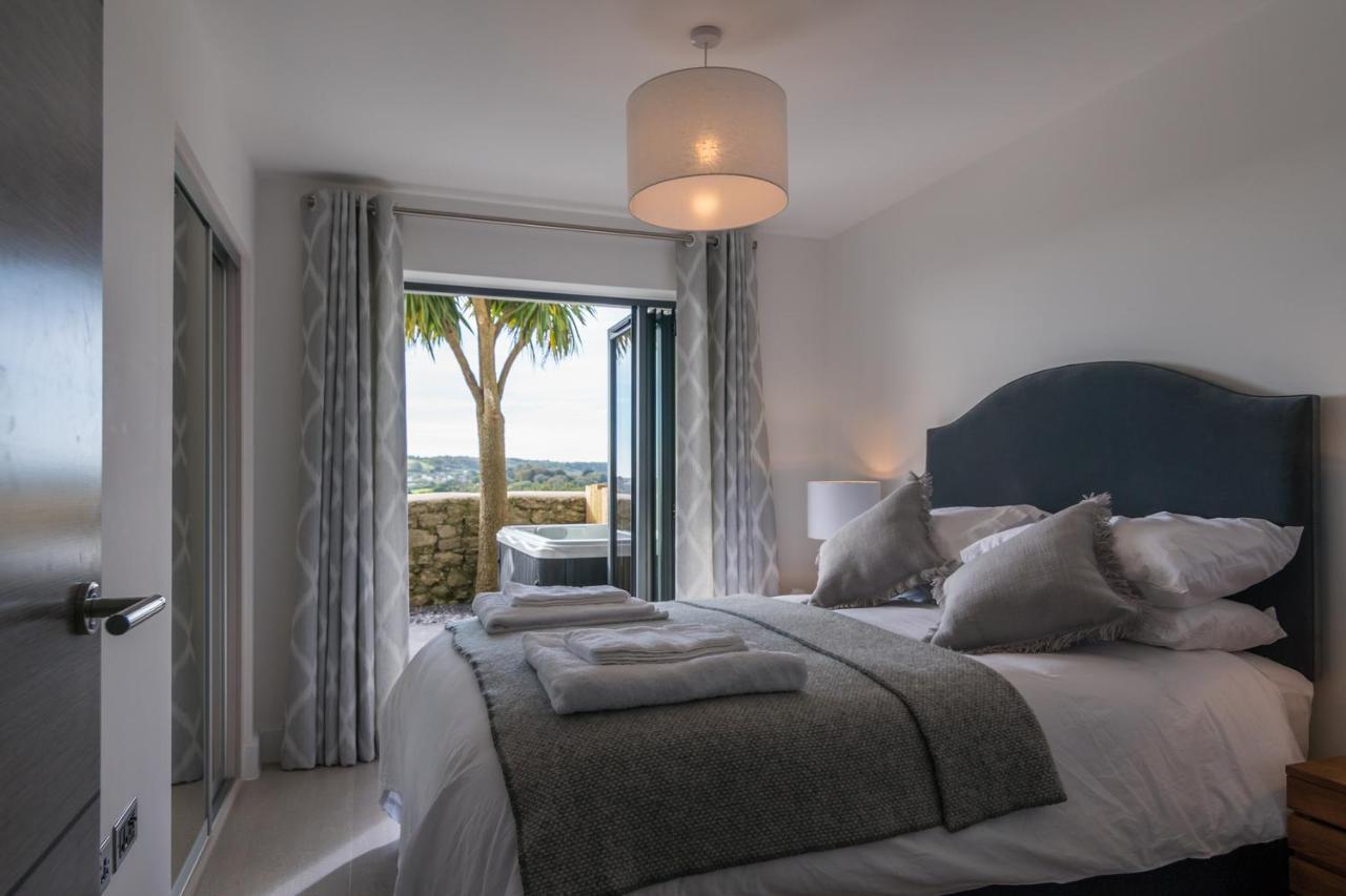Apartment 3 Waterstone House - Sea Front Apartment, Hot Tub Tenby Exterior foto