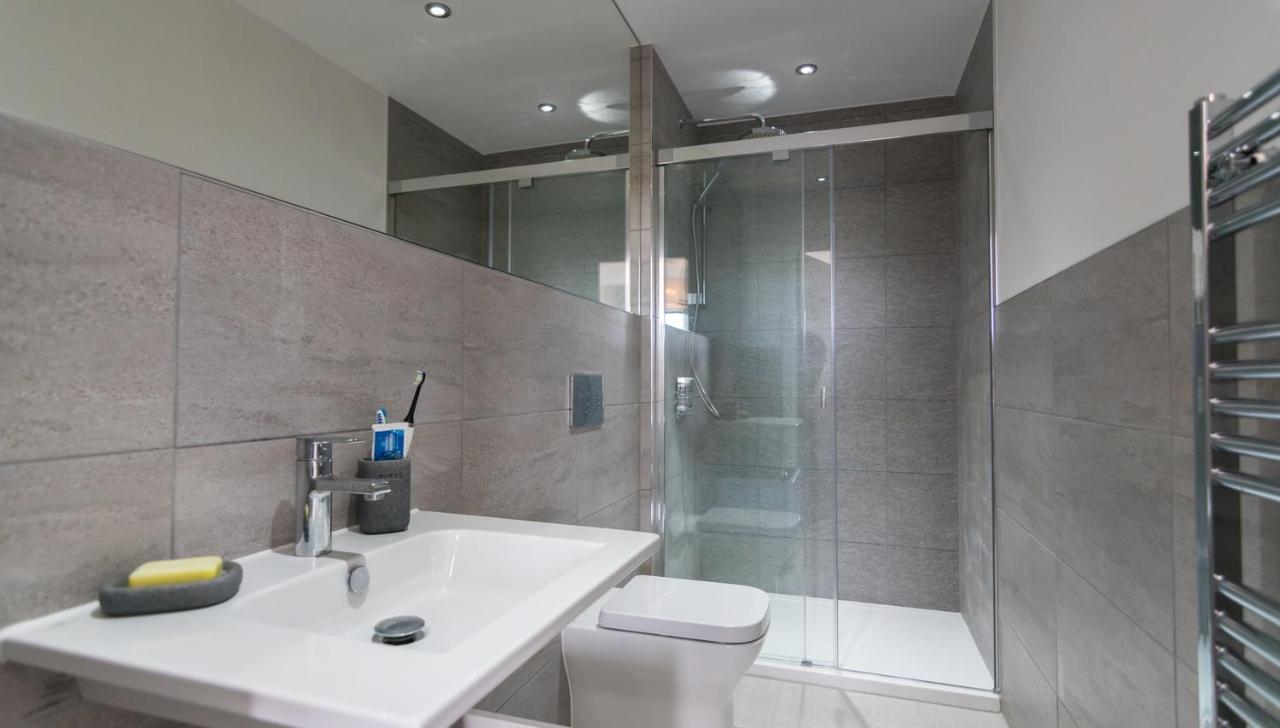 Apartment 3 Waterstone House - Sea Front Apartment, Hot Tub Tenby Exterior foto